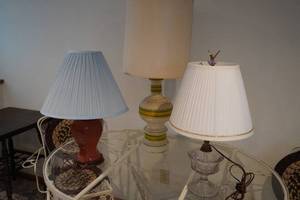 lot 277 image: Three table lamps