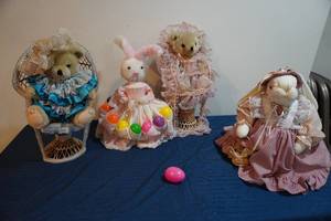 lot 288 image: Four Teddy and Bunny dolls