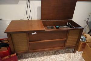 lot 289 image: Philco Stereo record player, am fm radio in cabinet
