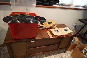 lot 290 image: Records, 2) 45 albums & 78s