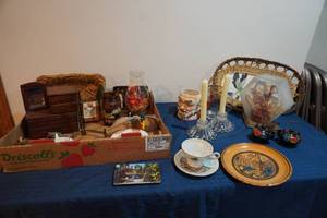 lot 297 image: Candle holders with candles and knick knacks