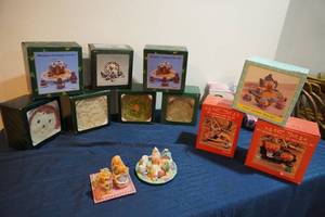 lot 298 image: Miniature plates, tea sets, Debbie Rose etc...
