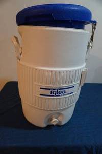 lot 303 image: Igloo Five gal water cooler