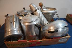 lot 304 image: Aluminum bakeware, coffee, working girl, teapot