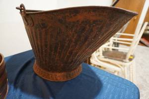 lot 314 image: Coal shuttle, copper pieces, hand hair clipper