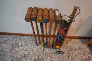 lot 317 image: Vintage Croquet set