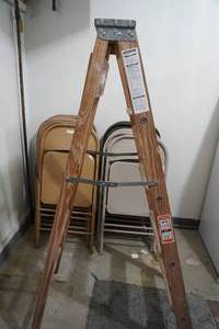lot 333 image: Werner five foot wood step ladder