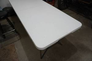 lot 345 image: 6 Lifetime fiberglass folding table