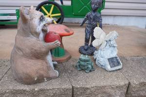 lot 355 image: Racoon, Toad and toadstool & two other figures