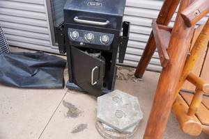 lot 363 image: Dynaglow Gas grill w20# tank & 4) concete pavers