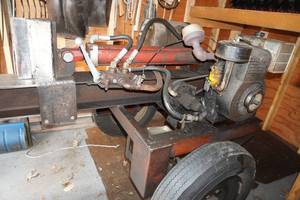 lot 374 image: Heavy Duty Wood Splitter on trailer-24 opening