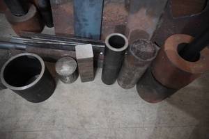 lot 13 image: Scrap metal-14 plates, shafts & wt pieces