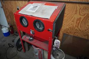 lot 14 image: Sandblaster-Central Pnematic, 40# capacity