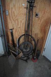 lot 16 image: Model T car parts