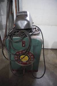 lot 17 image: Marquette Arc welder w helmet