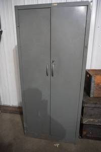 lot 31 image: Locking 2 dr metal cabinet  30w,18d, 66t