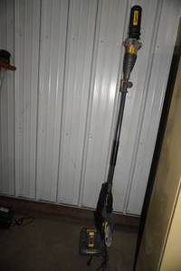 lot 33 image: Lynxx Battery trimmer saw & charger