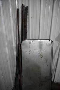 lot 36 image: 4) T posts and 3 metal oil drip pans