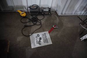 lot 38 image: 1500 PD Cable winch