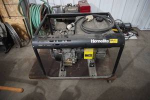 lot 39 image: Homelite LR 4400 8 Hp generator