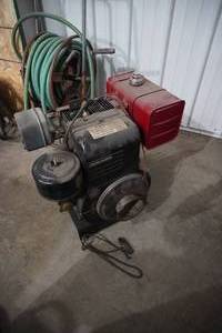 lot 40 image: Rope start gas engine