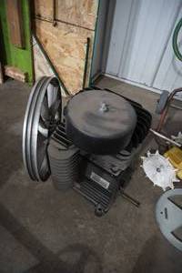 lot 42 image: Twin Cylinder Compressor & pully & gears