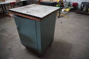 lot 46 image: Rolling wood cabinet wdoor 23 x 23 x 36