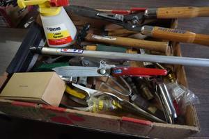 lot 76 image: Hedge trimmer, garden tools, spray guns-brass