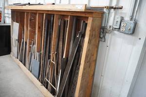 lot 90 image: Wood rack including steel and pipes 96 L 51T