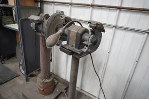 lot 95 image: Craftsman double wheel grinder and buffer