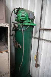 lot 102 image: Upright air compressor, quiet runner