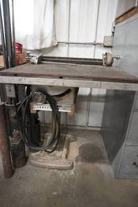 lot 104 image: Craftsman 100 table saw w stand & rail
