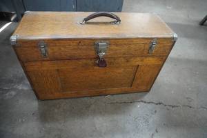 lot 110 image: Wood machinest box wnine drawers &