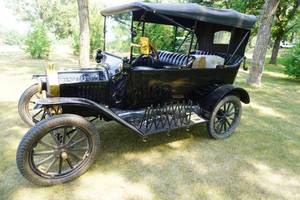 lot 1 image: 1916 Ford Model T Convertible, Brass Era Touring Car