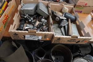 lot 114 image: Reel pullers, drill bits, chisels