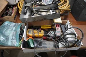 lot 134 image: Timing light, compression and vacuum testers
