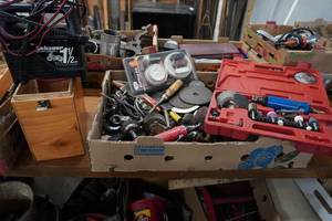 lot 139 image: Small 1.5 amp charger, air wrench, sander etc