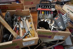 lot 140 image: Nut driver set, end wrenches, vise grips, screwdrivers