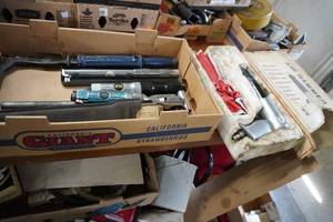 lot 141 image: Air rachets, nail puller, misc tools