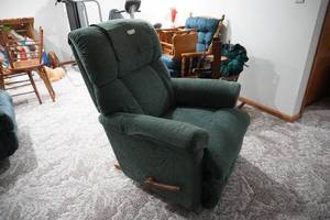 lot 263 image: Green Rocker recliner-Lazy Boy