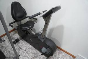 lot 256 image: New Balance Model 6100 Recumbant bike