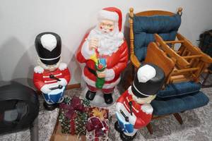 lot 258 image: Santa Blow Mold & two drummers plus gift boxes