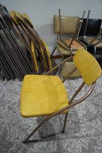 lot 252 image: 4 Cosco gold folding chairs