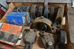 lot 126 image: Bearing blocks, Dial Indicators, Telescoping gauges&nbsp